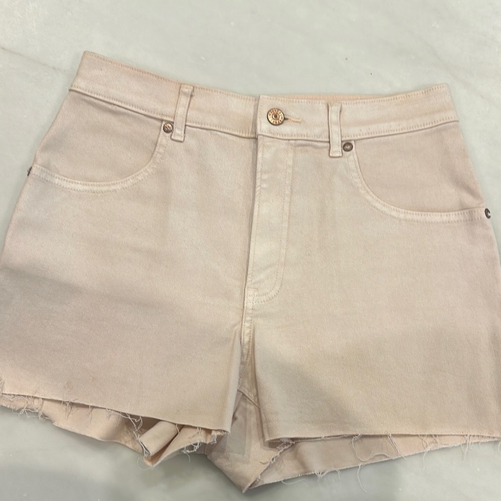 Express new without tags light pink Jean Shorts with Raw Hem women’s size 6